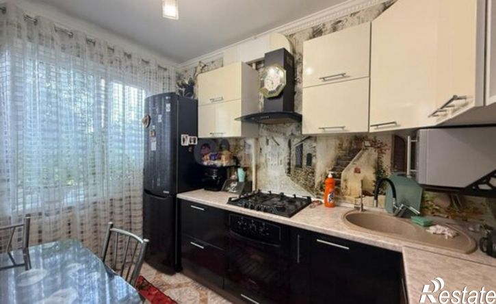 3-комн квартира Саратов, Весенняя улица, 4/6